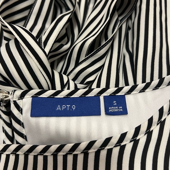 Apt 9 Long Sleeved Black and White Striped Small Dress - Picture 3 of 4